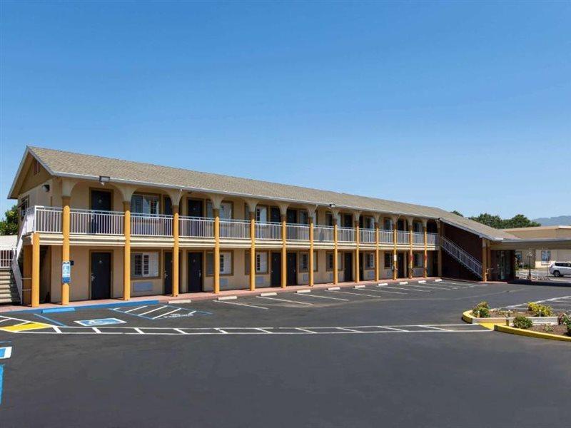 Days Inn By Wyndham יוקיה מראה חיצוני תמונה