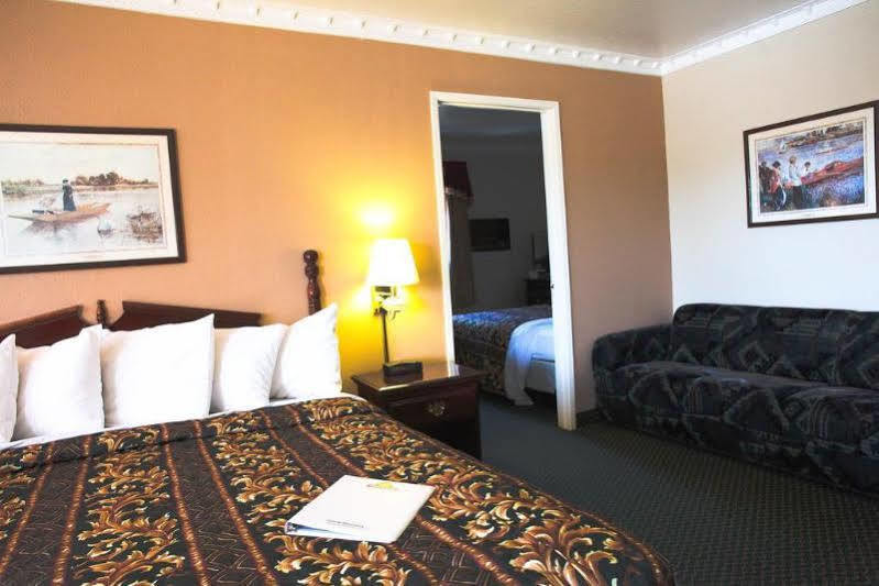 Days Inn By Wyndham יוקיה מראה חיצוני תמונה
